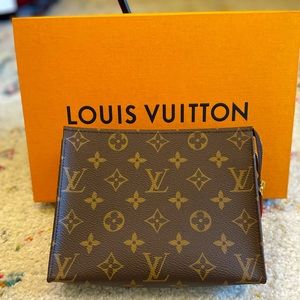 Louis Vuitton Toiletry Bag Pochette w/Organizer